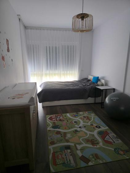 Apartament cu 3 camere decomandat în Exterior Vest