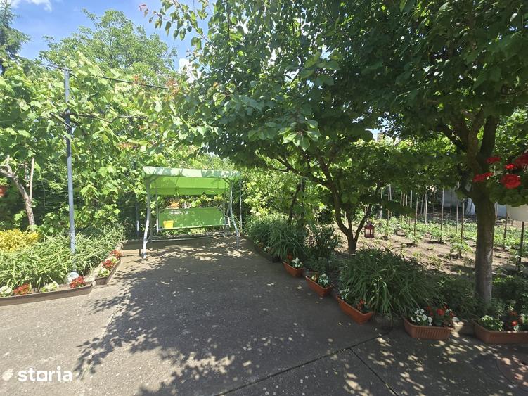 Casă cu 6 camere cu Teren 606 Mp în Lipoveni