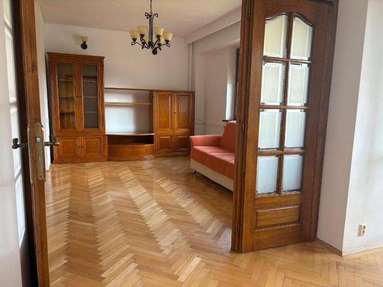 Apartament cu 3 camere decomandat, mobilat în Cotroceni