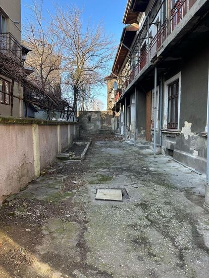 Casă cu 8 camere cu Canalizare în Parcul Carol