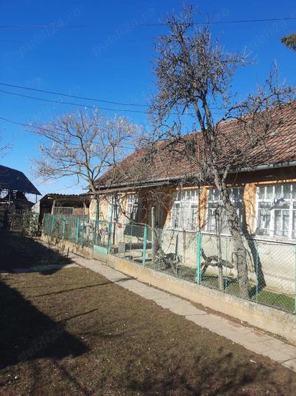 Casă cu 5 camere în Făncica