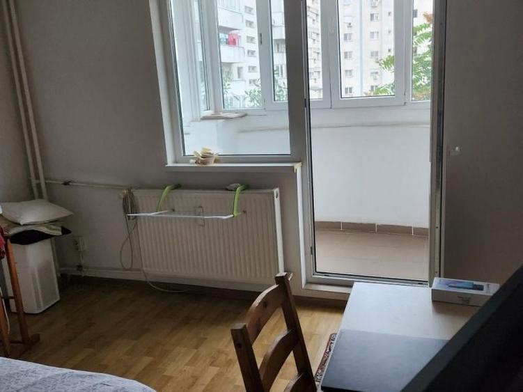 Apartament cu 3 camere decomandat în Drumul Sării