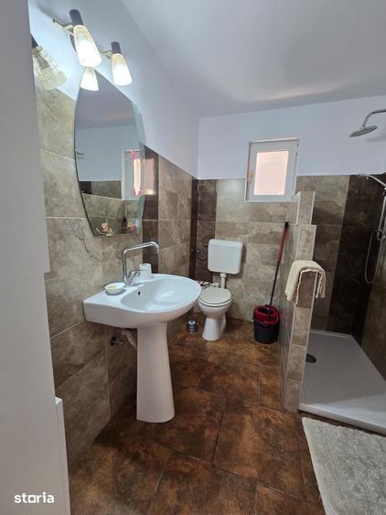 Casă cu 6 camere cu Teren 3148 Mp în Central