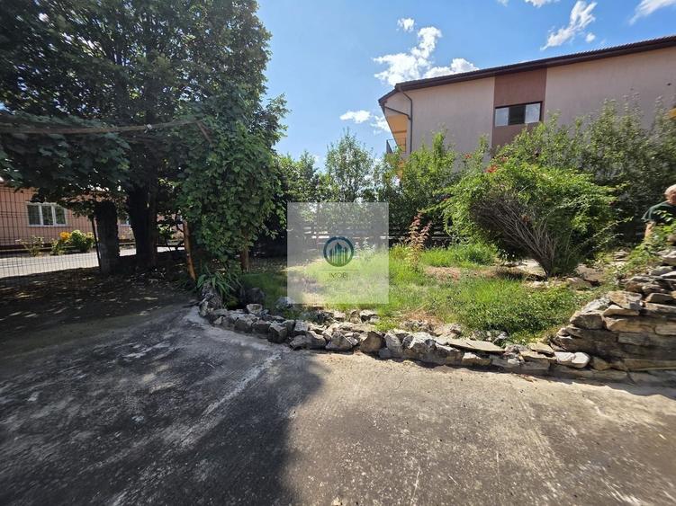 Casă cu 8 camere cu Canalizare în Central