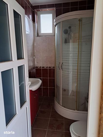 Casă cu 4 camere cu Teren 180 Mp în Central