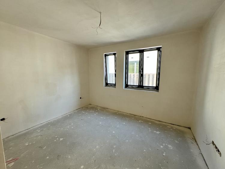 Duplex cu 6 camere cu Canalizare în Tăuți