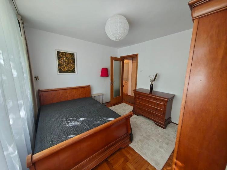 Apartament cu 3 camere semidecomandat, mobilat în Titan