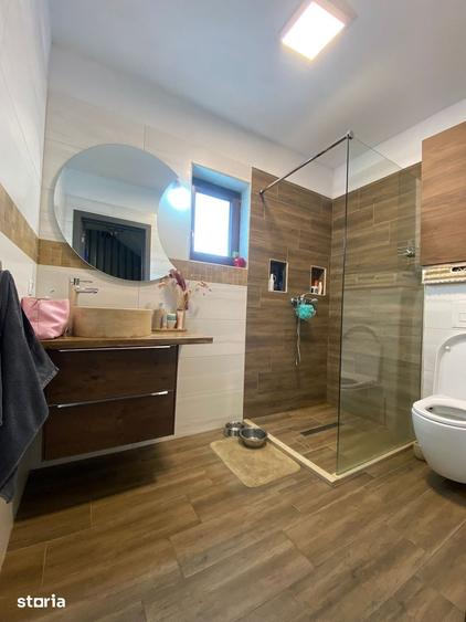 Casă cu 5 camere cu Teren 137 Mp în Apahida