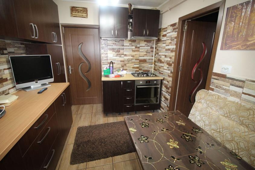 Casă individuală cu 3 camere cu Canalizare în Mehala