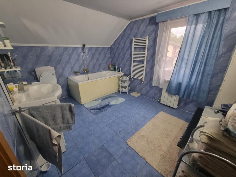 Casă cu 5 camere cu Teren 1790 Mp în Est