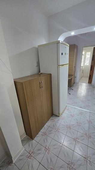 Garsonieră decomandată în 9 Mai