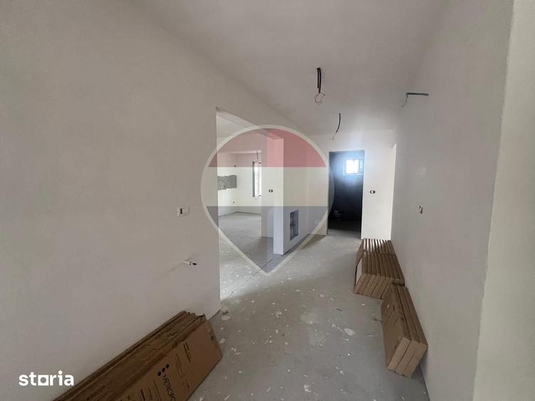 Casă cu 3 camere cu Teren 357 Mp în Golești