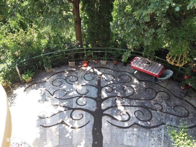 Casă cu 4 camere cu Teren 1798 Mp în Izvorani