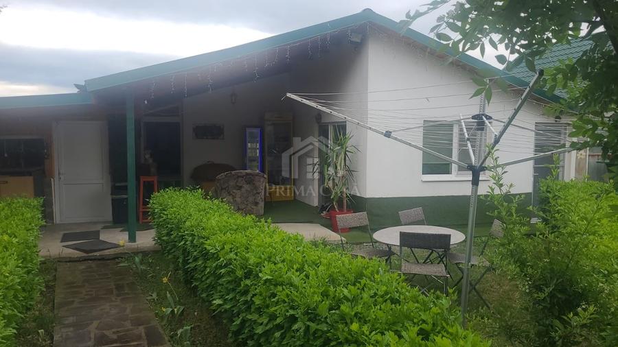 Casă individuală cu 5 camere cu Canalizare în Spătaru