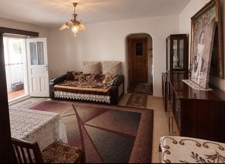 Apartament cu 2 camere semidecomandat în Broșteni