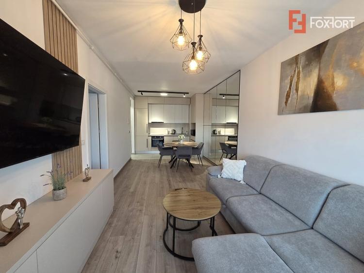 Apartament cu 2 camere semidecomandat, mobilat în Intim