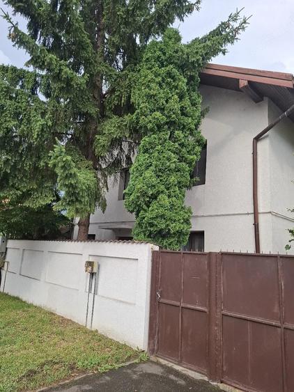 Casă cu 3 camere cu Teren 50 Mp în Sub Arini