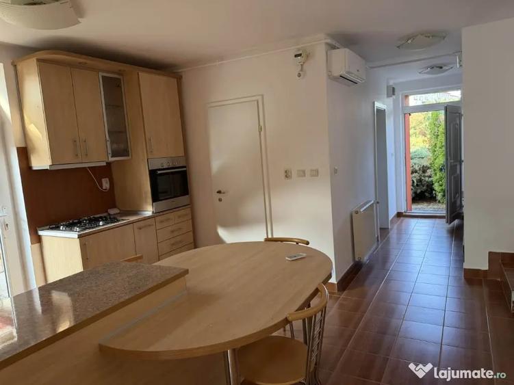 Casă cu 5 camere cu Teren 250 Mp în Central