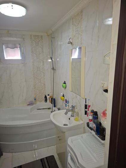 Apartament cu 3 camere decomandat în Viișoara