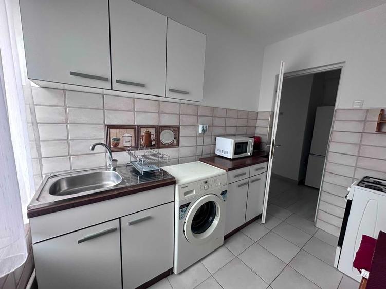 Apartament cu 2 camere semidecomandat în Bucșinescu