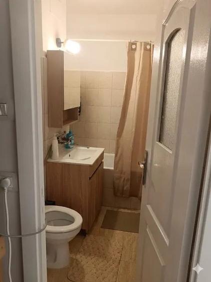 Apartament cu 3 camere decomandat în Poarta 6