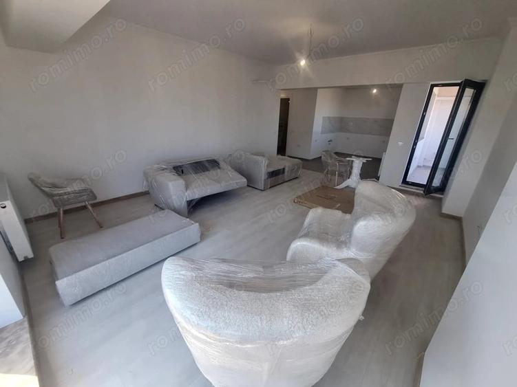 Apartament cu 3 camere decomandat în Energia