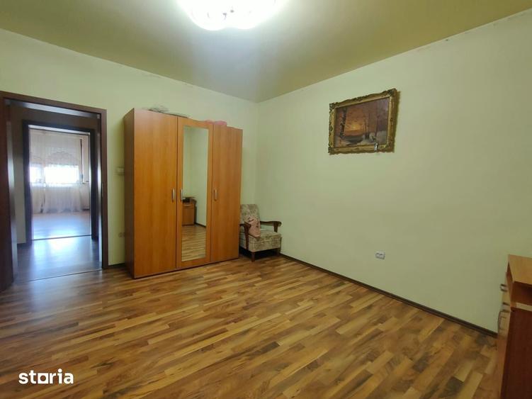 Casă cu 4 camere cu Teren 1310 Mp în Gușterița