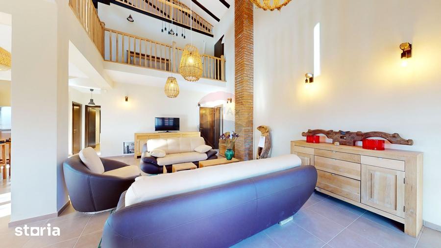 Casă cu 7 camere cu Teren 1672 Mp în Bran