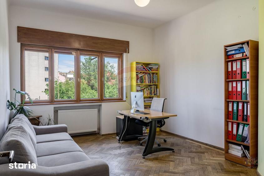 Apartament cu 5 camere în Romană