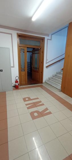 Birou, de 48.770000457764 mp, în P-ța Romană