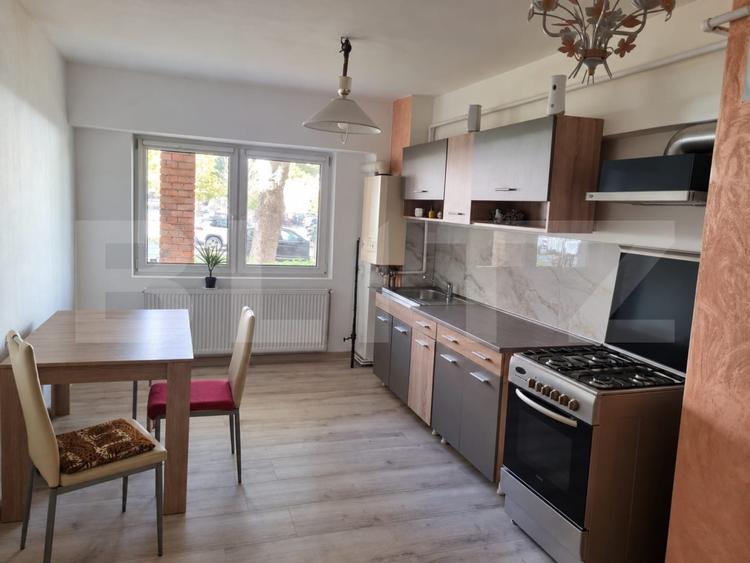 Apartament cu 3 camere decomandat, mobilat în Central
