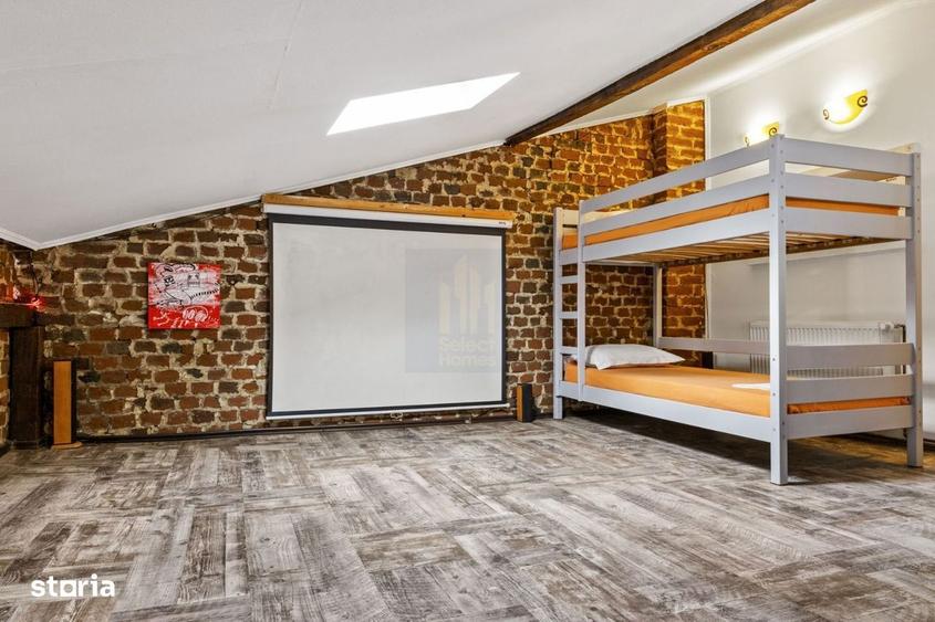 Casă cu 8 camere cu Canalizare în Central