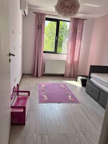 Casă cu 4 camere cu Teren 350 Mp în Domnești