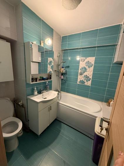 Apartament cu 4 camere decomandat, mobilat în Central