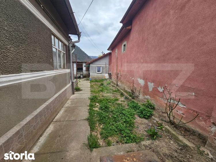 Casă cu 4 camere cu Teren 400 Mp în Central