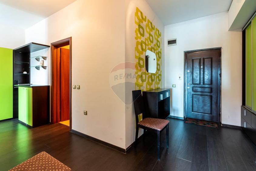 Apartament cu 3 camere decomandat în Jiului