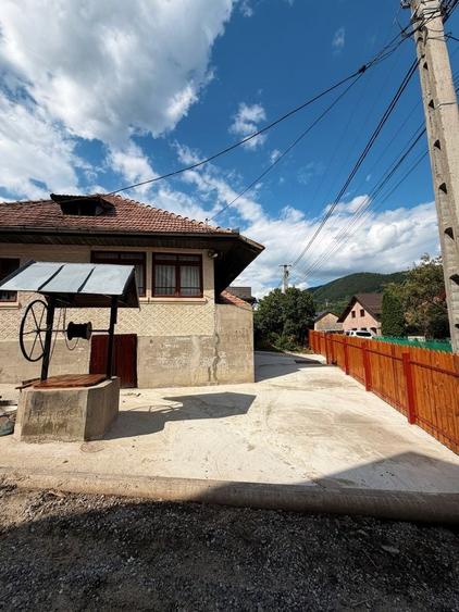 Casă cu 4 camere în Secăria