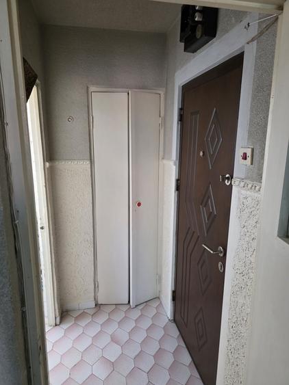 Apartament cu 3 camere nedecomandat în Sârbi