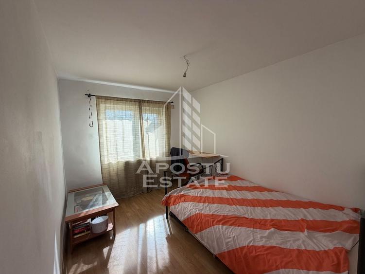 Apartament cu 3 camere decomandat, mobilat în Lipovei