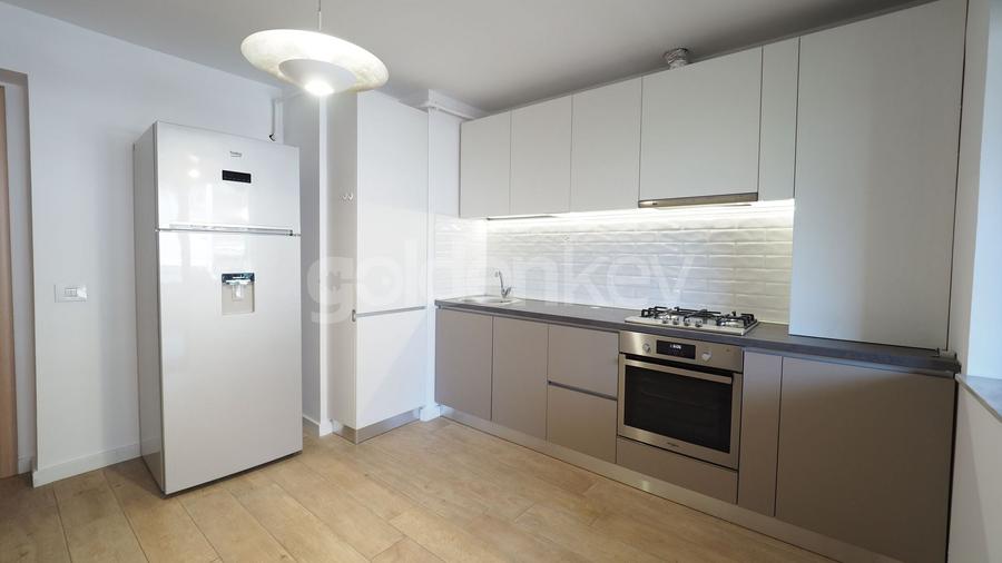 Apartament cu 4 camere decomandat în Băneasa