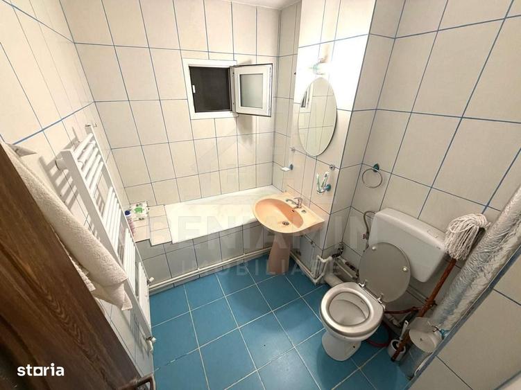 Apartament cu 3 camere decomandat în Rovine