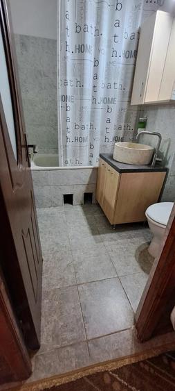 Apartament cu 3 camere decomandat în Girocului
