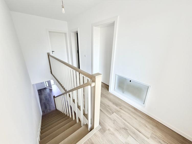 Duplex cu 4 camere cu Canalizare în Moșnița Nouă
