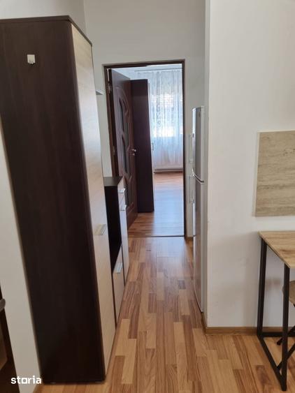Garsonieră decomandată în Girocului