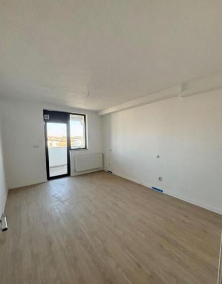Apartament cu 5 camere, scara interioara, 4 bai, finisaje moderne - 3