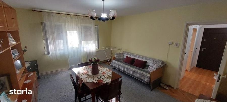 Apartament cu 3 camere decomandat în Micro 16