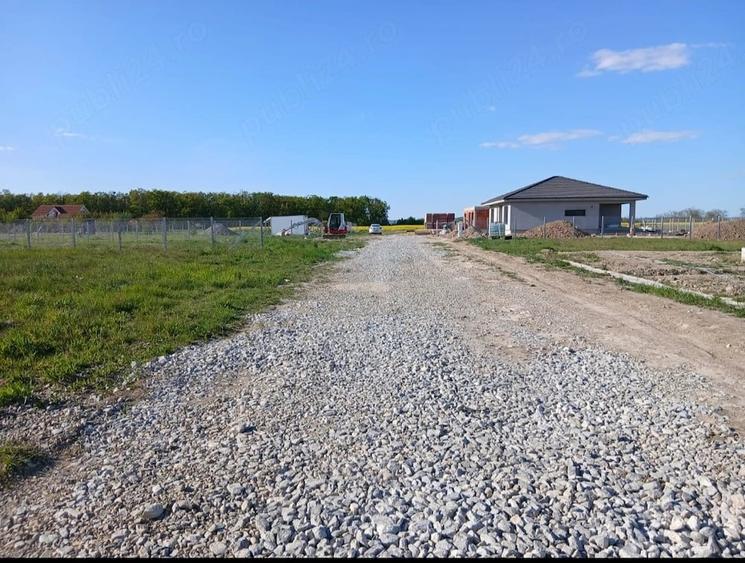 Teren de 821 mp, în Alparea