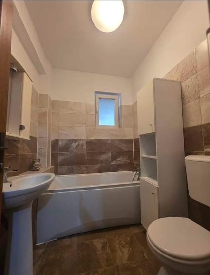 Apartament cu 2 camere decomandat, mobilat în Central