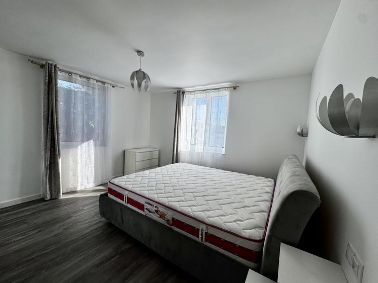 Casă individuală cu 6 camere cu Canalizare în Dâmbul Rotund