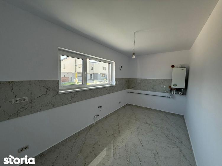 Casă cu 5 camere cu Teren 250 Mp în Valea Lupului
